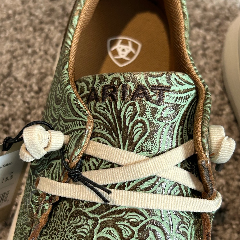 NEW with tags Ariat Green/Mint Green Paisley Flower Shoes - Picture 2 of 6